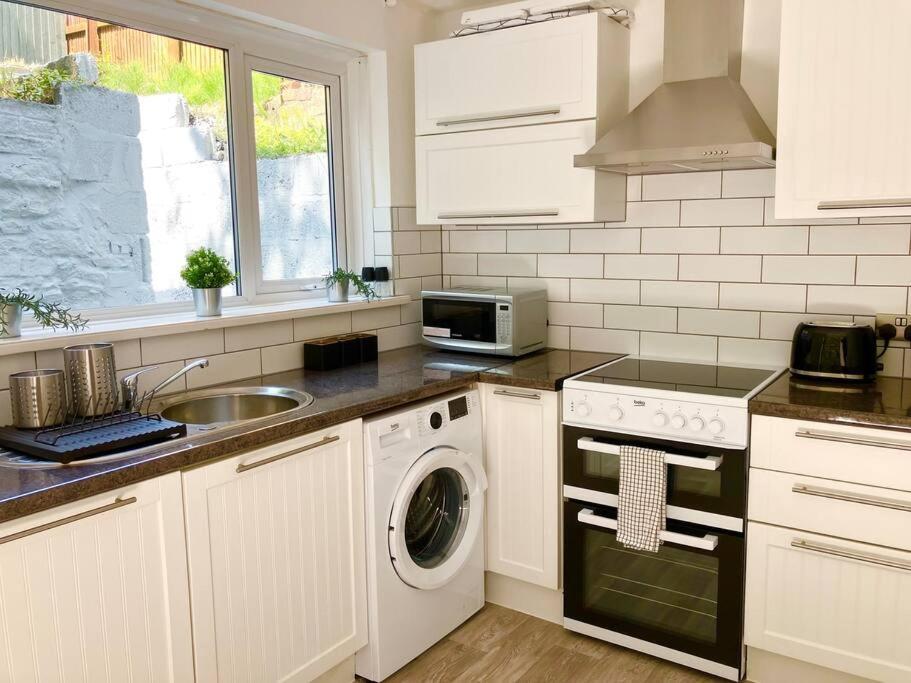 Beautiful Two Bedroom Cottage Morriston Exterior photo